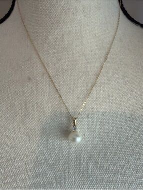 Classic Gold Pearl Pendant Necklace - White Pearl and Diamond
